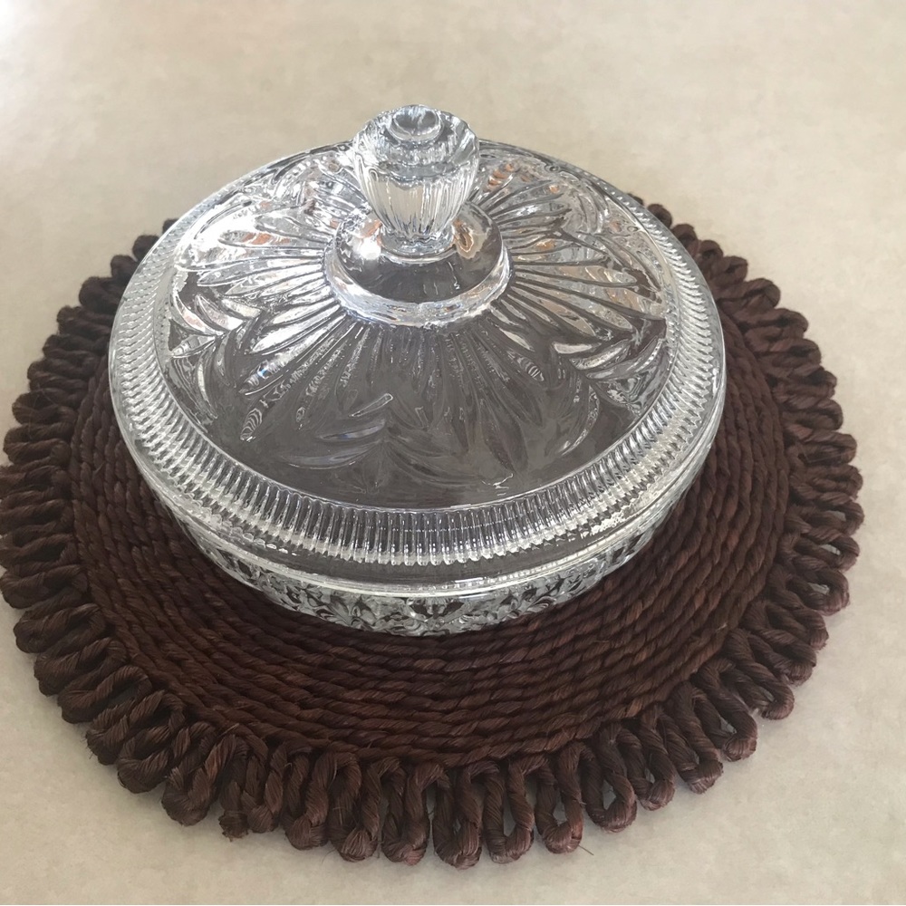 Avon covered dish 6”
